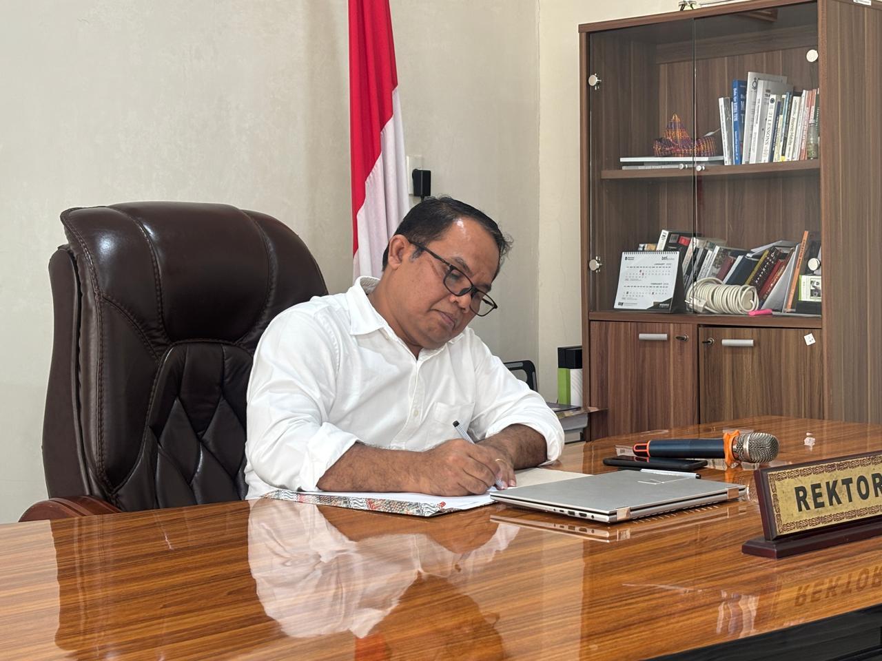 Rektor-Universitas-HKBP-Nommensen-Pematangsiantar.jpg