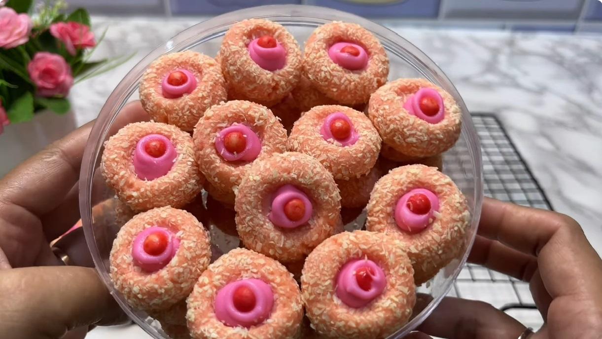 Resep-Kue-Kering-Strawberry-Cheese-Coconut-Cookies.jpg