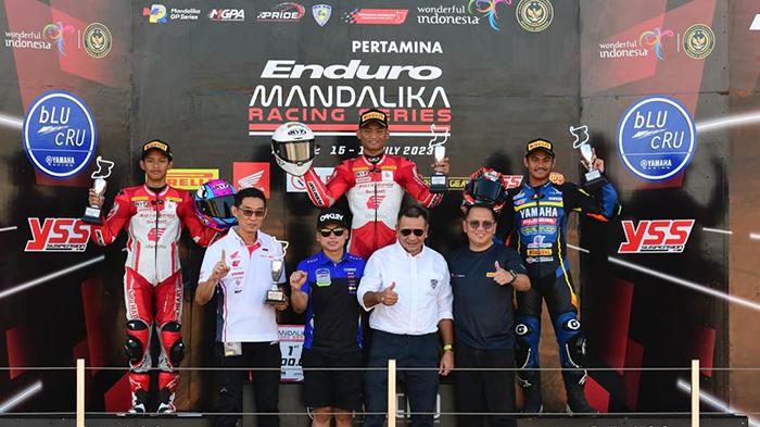 Rheza-Danica-Ahrens-dan-Veda-Ega-Pratama-raih-podium-1-2-di-Mandalika-Racing-Series.jpg