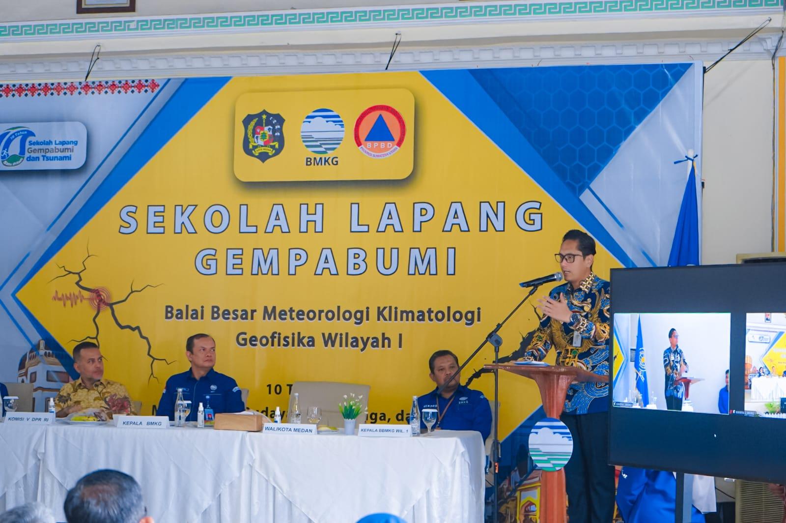 Rico-saat-menghadiri-kegiatan-Sekolah-Lapang-Gempa-Bumi-SLG.jpg