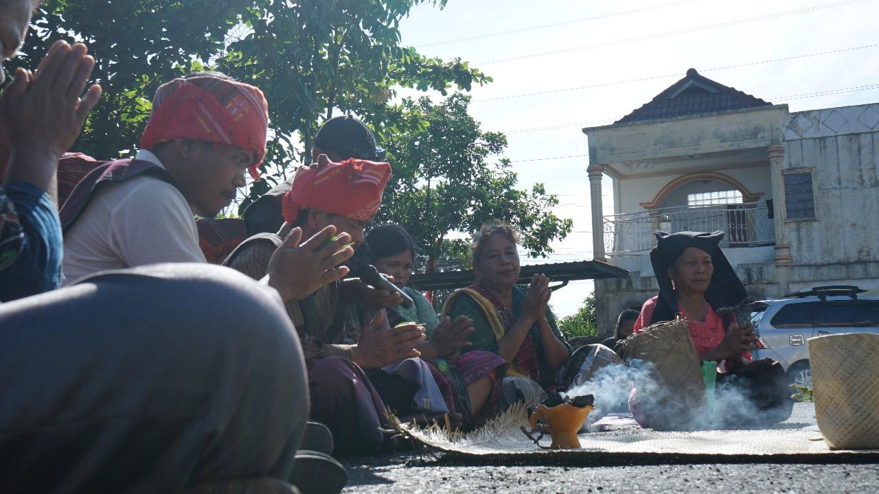 Ritual-Adat-Komunitas-Ompu-Ombak-Siallagan-asal-Dolok.jpg