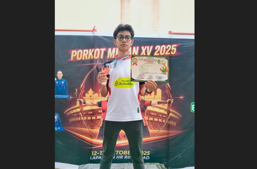 Rofi-Ahmad-Zharifi-ketika-meraih-medali-di-Porkot-Medan-2025.jpg