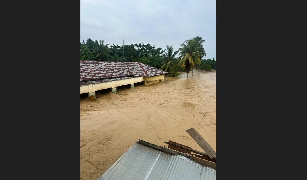 Rumah-Mahasiswi-Unimed-Tersapu-Banjir-di-Aceh-Tamiang_.jpg