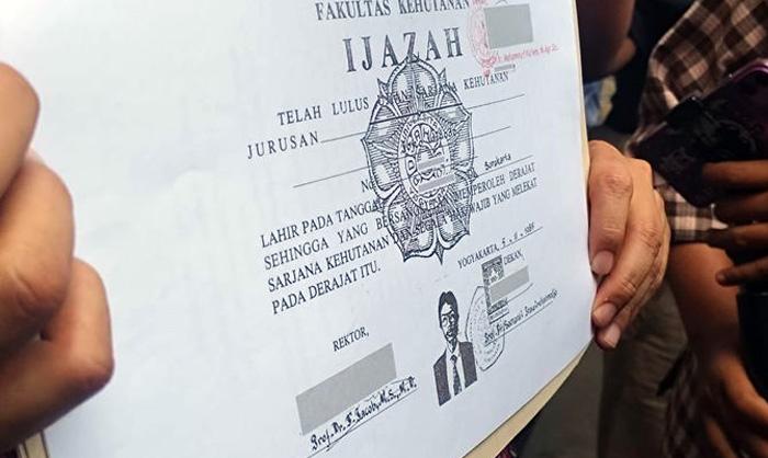 SALINAN-IJAZAH-JOKOWI-DI-KIP.jpg
