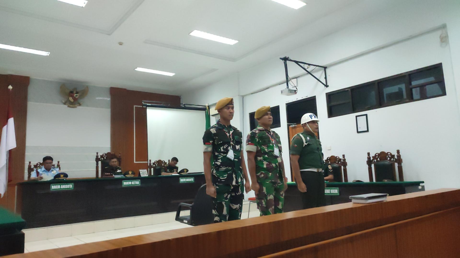 SIDANG-PENGADILAN-MILITER-Kedua-terdakwa-yang-merupakan-anggota.jpg