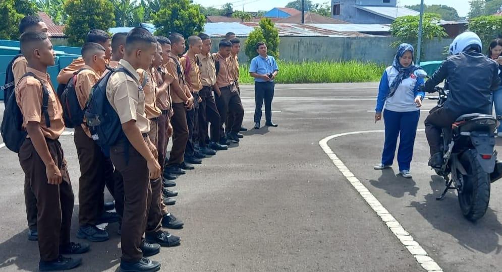 Sambangi-Pusat-Pelatihan-Safety-Riding-Honda-Pelajar-Medan-Antusias-Belajar-cari_aman.jpg