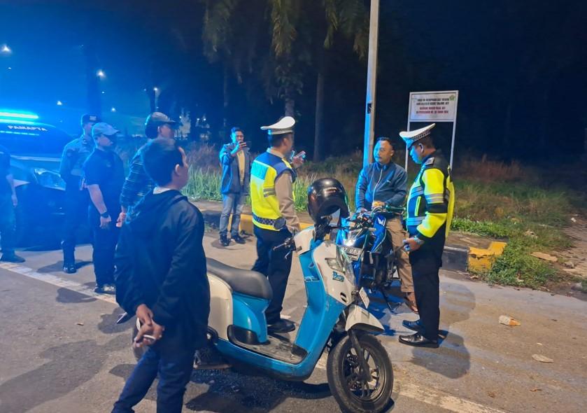 Sat-Lantas-Polres-Langkat-saat-mengamankan-belasan-sepeda-motor.jpg