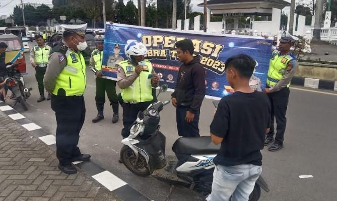 Satlantas-Polres-Tanah-Karo_Operasi-Zebra-Toba-2023.jpg