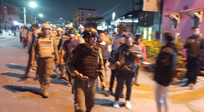 Satpol-PP-Pemko-Medan-ikut-turunkan-personel-amankan-tawuran-di-Belawan1.jpg