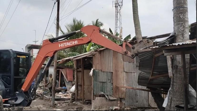 Satpol-PP-melakukan-penggusuran-kepada-pedagang-di-pasar-Bahagia.jpg
