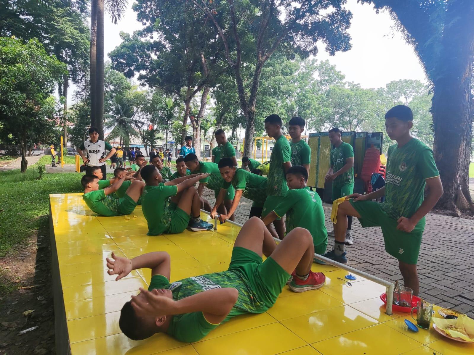 Sebanyak-11-peserta-yang-lolos-seleksi-pemain-futsal-Sumatra-Utara-langsung.jpg