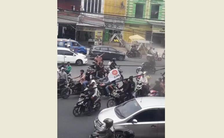 Segerombolan-remaja-dan-pelajar-diduga-geng-motor-saat-konvoi.jpg