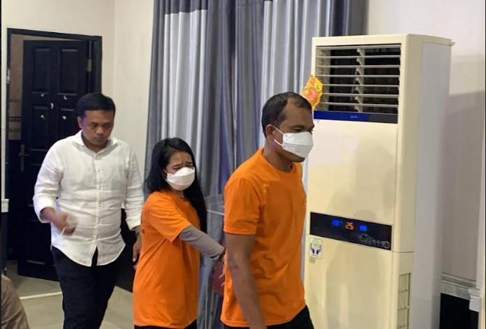 Sejoli-yang-ditangkap-polisi-karena-melakukan-penganiayaan-dan-perampokan.jpg