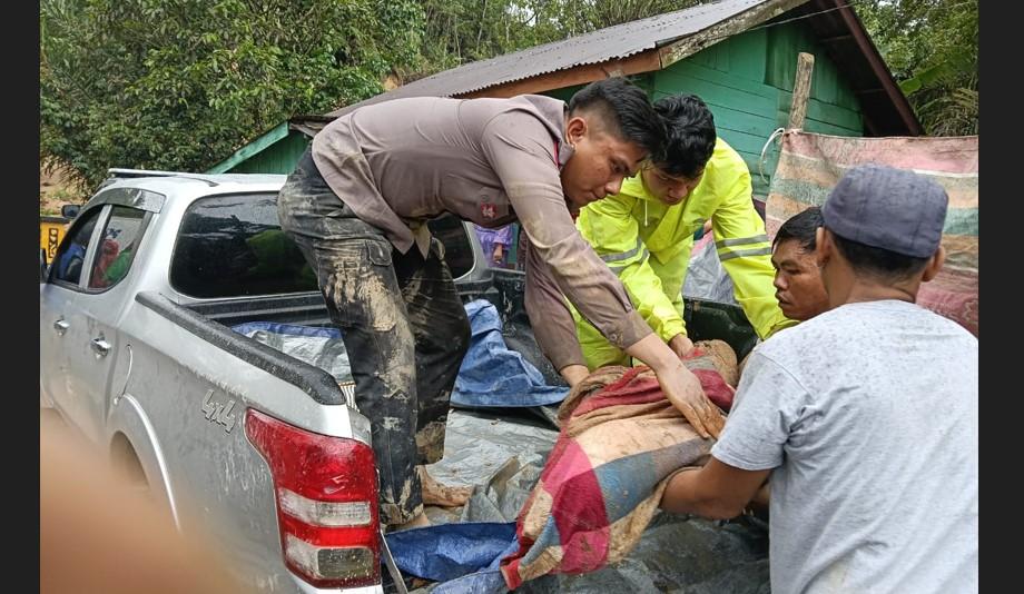 Sejumlah-korban-longsor-ditemukan-tertimbun-material-longsor-di-Taput_.jpg