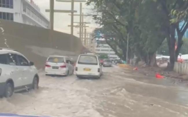 Air Hujan Genangi Jalan Stasiun setelah Overpass Dibangun, Ini Kata Dinas SDABMBK Medan
