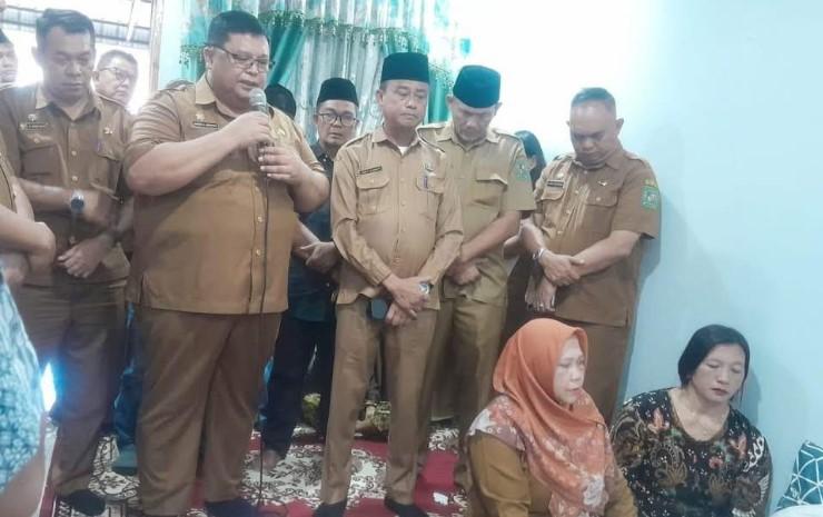 Sekda dan Rombongan ASN Pemkab Simalungun Melayat ke Rumah Duka Kadis Perhubungan