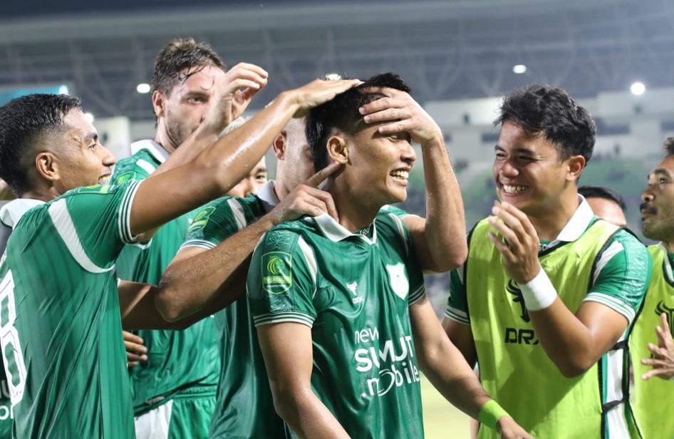 Selebrasi-pesepakbola-PSMS-Medan-seusai-mencetak-gol-ke-gawang-Adhyaksa-FC.jpg