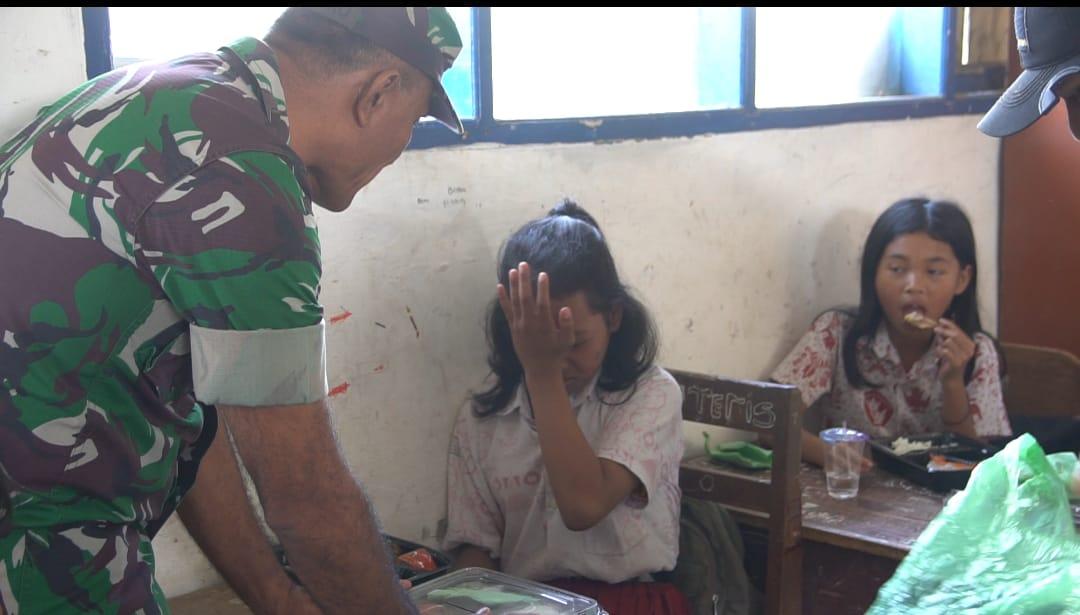 Seorang-siswi-kelas-6-SDN-040445-Desa-Ketaren-Kecamatan.jpg