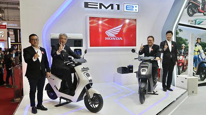 Jawab Penantian Konsumen, AHM Luncurkan Sepeda Motor Listrik Honda EM1 e: