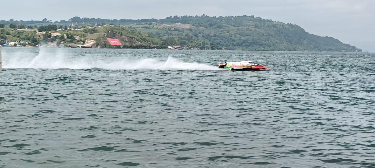 Sesi-Latihan-F1-Powerboat-Lake-Toba.jpg