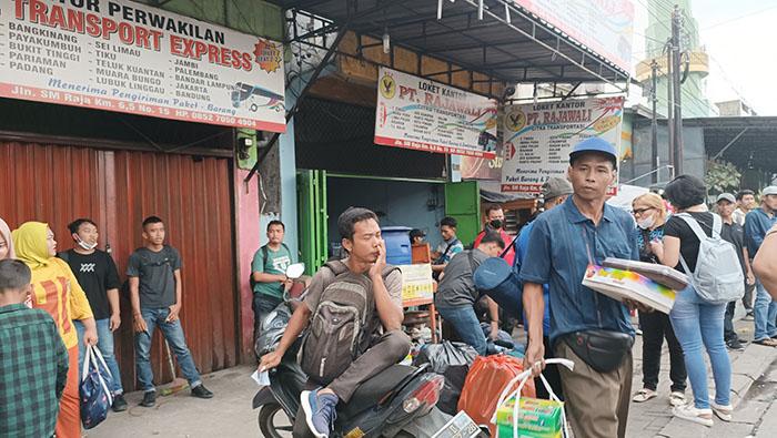 Situasi-Loket-Bus-Pada-Momen-Mudik-Tahun-Baru.jpg