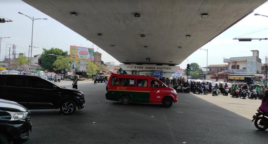 Situasi-terkini-arus-lalu-lintas-di-Simpang-Pos-tepatnya-dibawah-Fly-Over-Jamin-Ginting.jpg