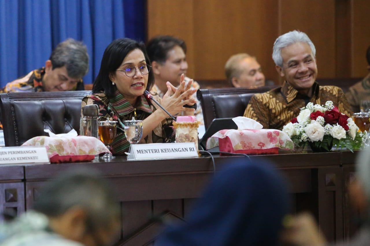 Sri-Mulyani-dan-Ganjar-Pranowo-f.jpg