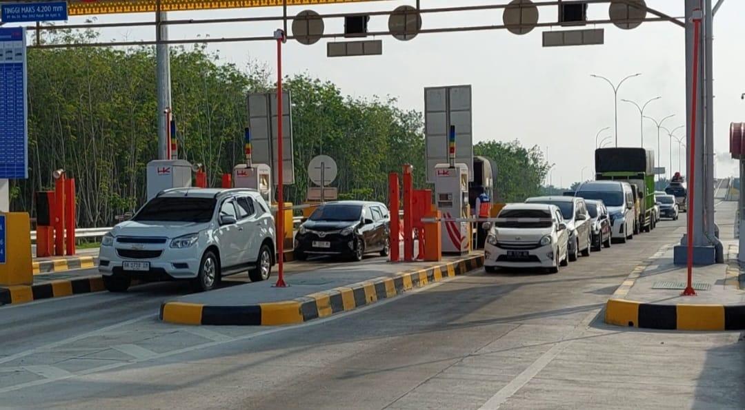 Suasana-Gerbang-Tol-Tanjung-Pura-Kabupaten-Langkat-Sumatera-Utara-Senin-842024-sore.jpg