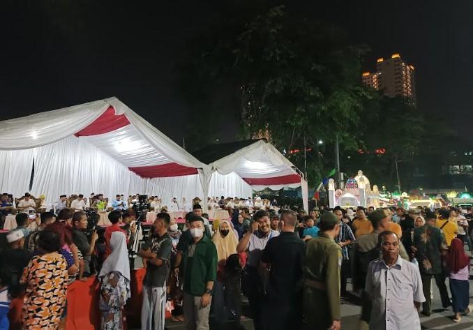 Suasana-Perayaan-Malam-Takbiran-di-Lapangan-Merdeka-Kota-Medan-Jumat-2142023.jpg