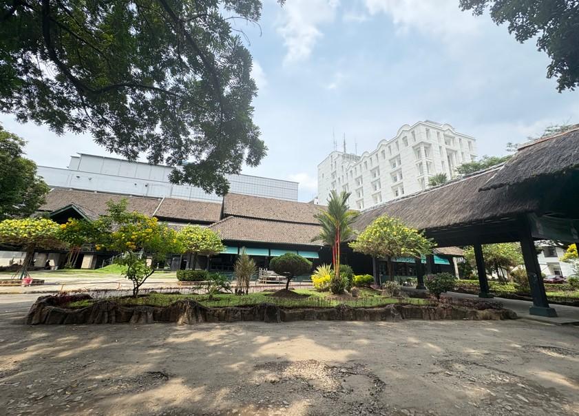 Suasana-dan-Kondisi-Medan-Club-saat-ini-yang-sering-dijadikan-lahan-parkir.jpg
