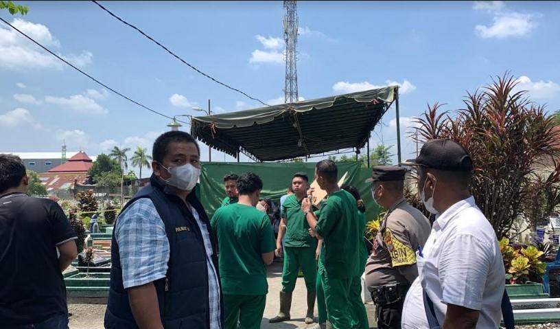 Diduga Ada Kejanggalan, Keluarga Wanita yang Tewas Terjatuh Minta Makamnya Dibongkar