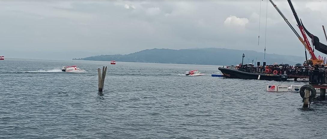 Suasana-di-areal-venue-saat-balapan-F1-Powerboat-berlangsung-Sabtu-232024.jpg