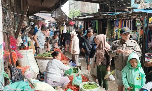 Suasana-di-pasar-tradisional-Kampung-Lalang-Medan_.jpg