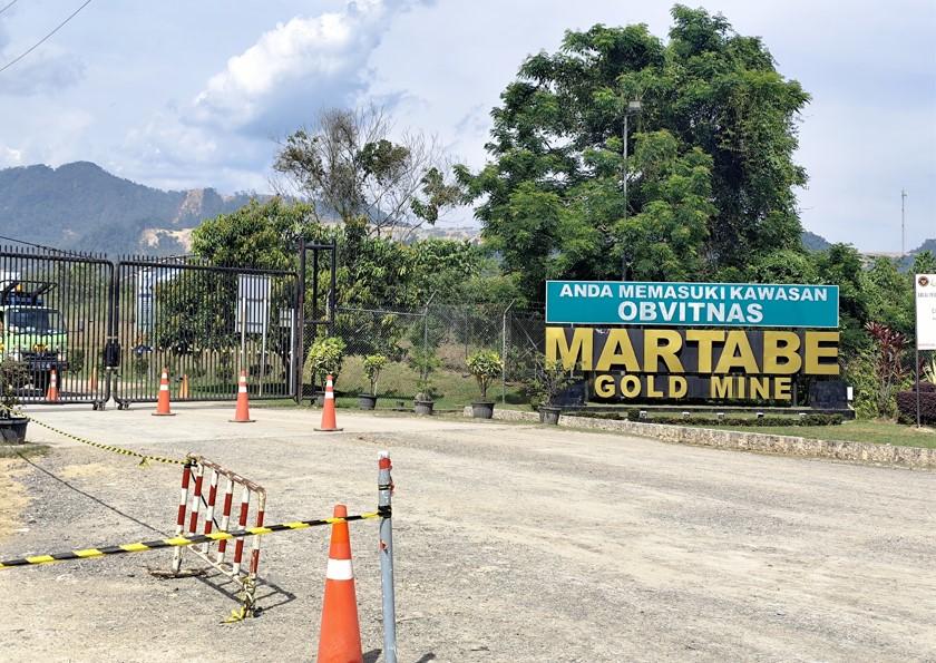 Suasana-di-pintu-masuk-Tambang-Emas-Martabe.jpg
