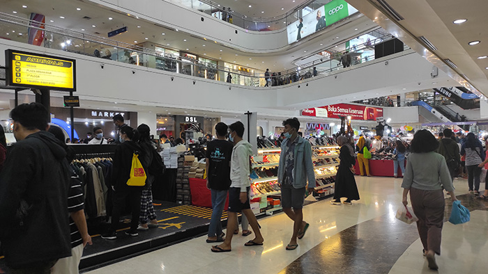 Suasana-gerai-penjualan-pakaian-di-Plaza-Medan-Fair.jpg
