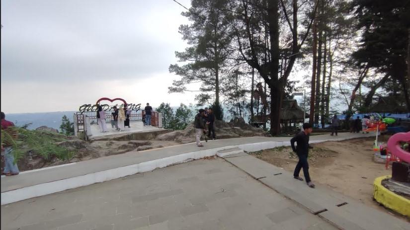 Suasana-objek-wisata-Bukit-Gundaling-di-Berastagi-Kabupaten-Karo.jpg