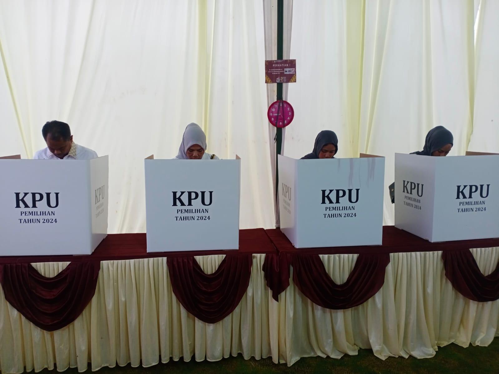 Suasana-pemilihan-kepala-daerah-yang-berlangsung-pada-Rabu-27-November-2024.jpg