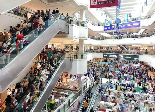 Suasana-pusat-perbelanjaan-Plaza-Medan-Fair-Kota-Medan-sebelum-Lebaran-2025_.jpg