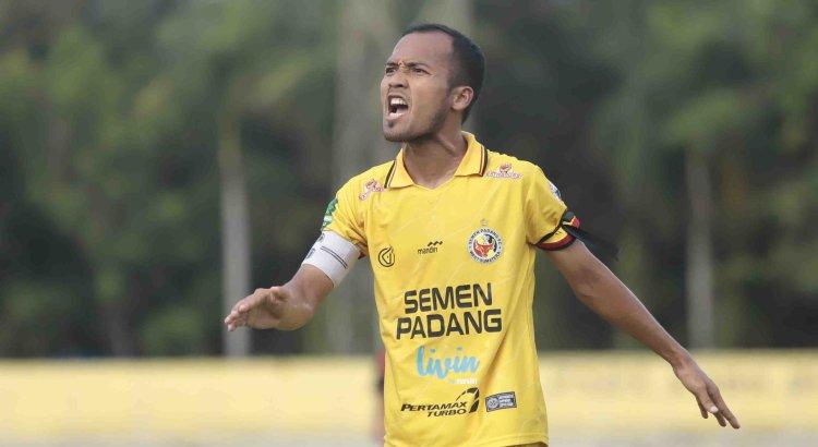 Syaiful-Ramadhan-captain-Semen-Padang-FC-begitu-semangat.jpg