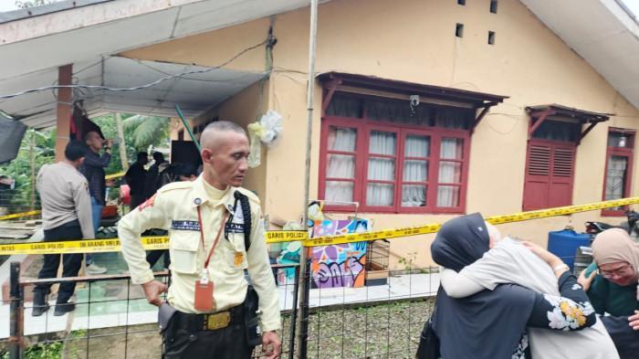 TEWAS-DIBUNUH-Kediaman-Dea-Permata-Karisma-27-yang-ditemukan-tewas-bersimbah-darah.jpg
