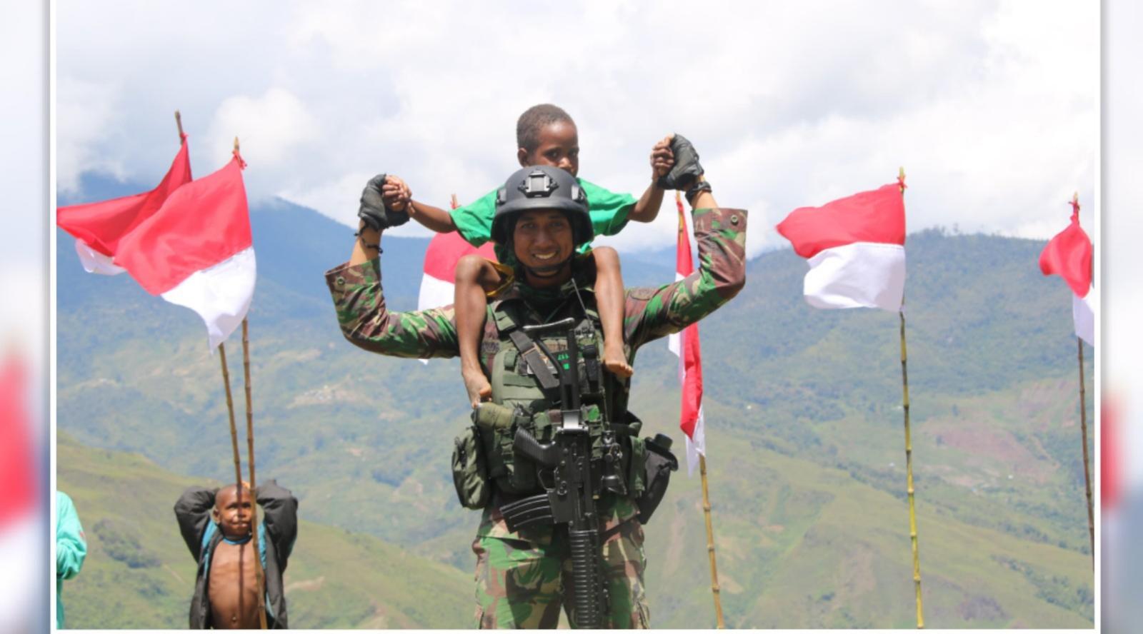 TNI-Evakuasi-Warga-dari-serangan-KKB.jpg