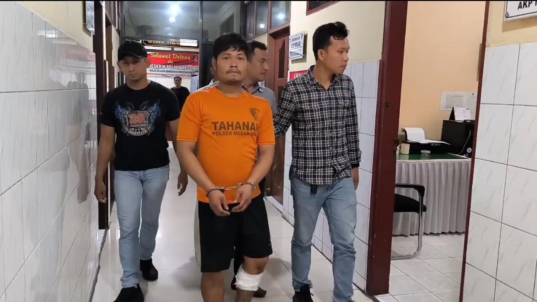Tampang-Agus-Salim-29-saat-digiring-di-Polsek-Medan-Kota.jpg