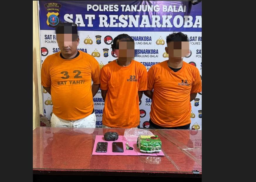 Tampang-tiga-tersangka-kepemilikan-narkotika-jenis-sabu-sabu-satu-kilogram.jpg