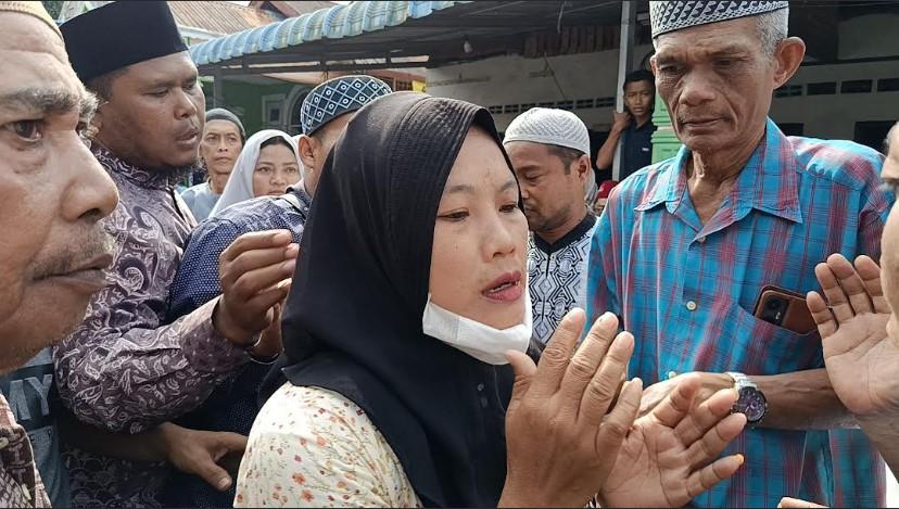 Tampang-wanita-yang-mencuri-uang-duka-korban-kecelakaan-mobil.jpg