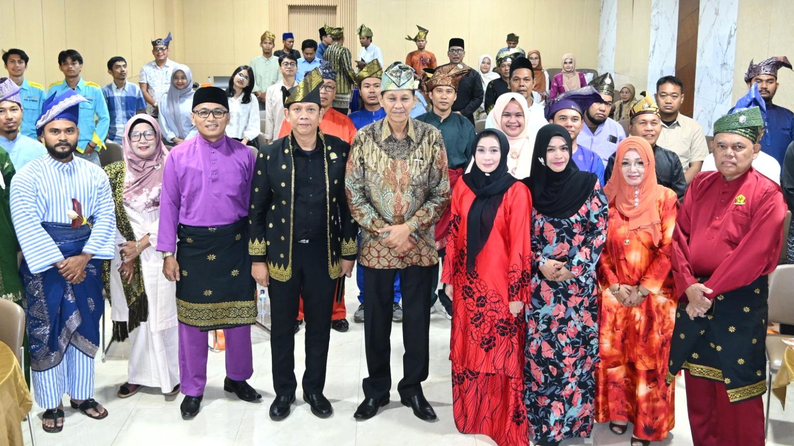 Dialog Kebangsaan ISMI: Upaya Strategis Legalisasi Tanjak dan Tengkuluk Melayu - Tribun-medan.com