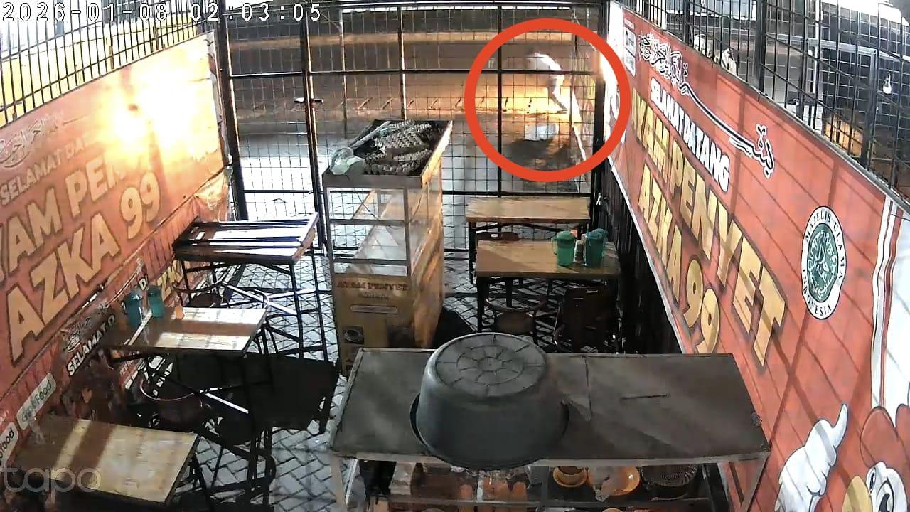 Terekam-CCTV-aksi-orang-tak-dikenal-OTK.jpg