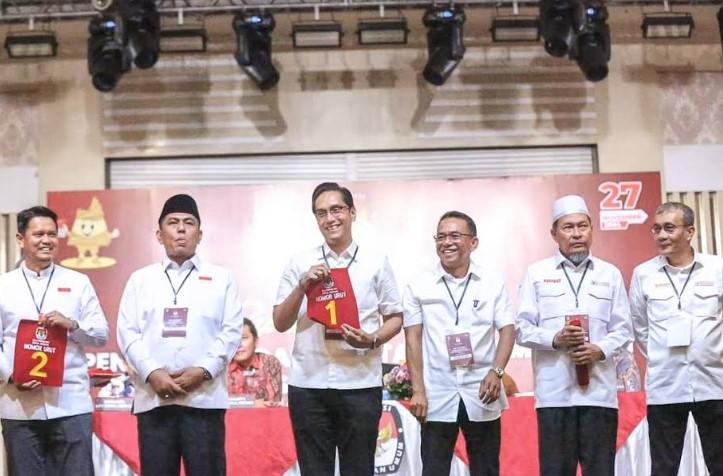 Tiga-calon-walikota-Medan-saat-hadir-dalam-pengundian-nomor-urut_1.jpg
