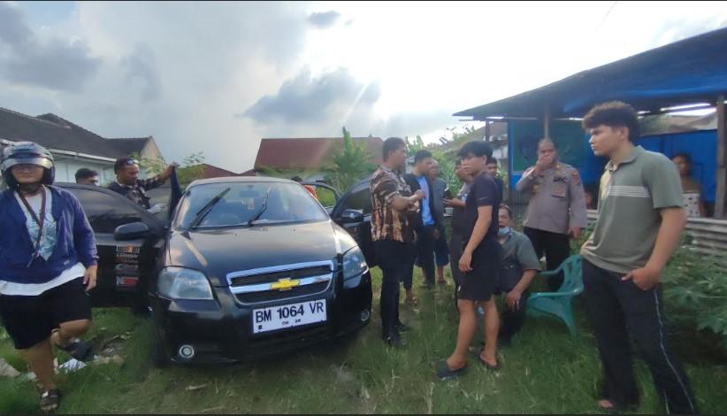 Tim-Inafis-Polrestabes-Medan-dan-Polsek-Medan-Area-melakukan-olah-TKP-mobil.jpg