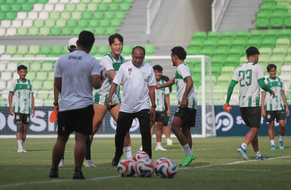 Tim-PSMS-Medan-menggelar-official-training-di-Stadion-Utama-Sumatra-Utara.jpg
