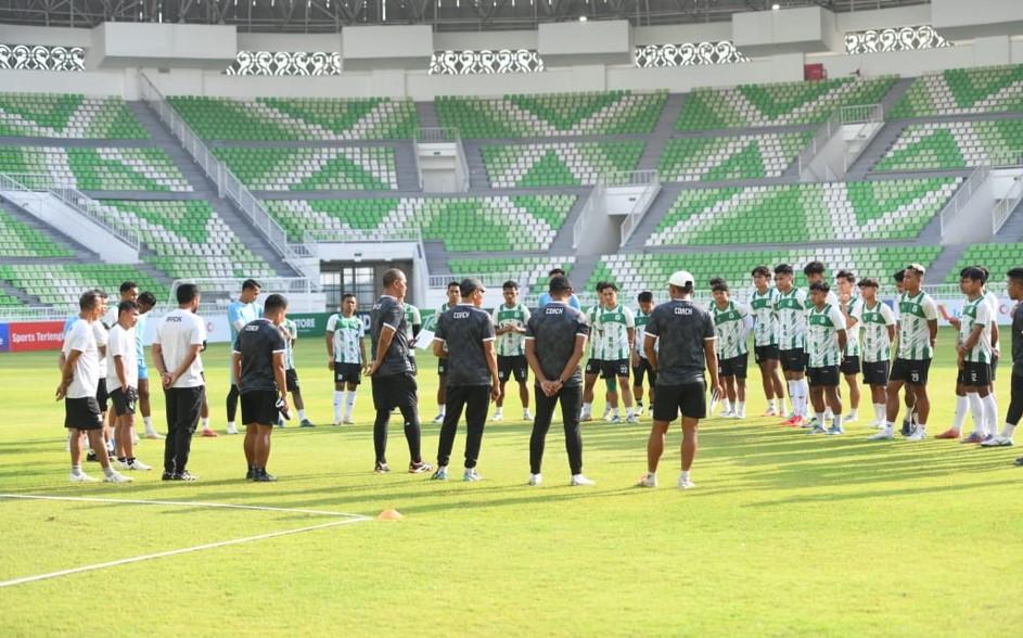 Tim-PSMS-Medan-menggelar-official-training-di-Stadion-Utama-Sumatra-Utara_1.jpg